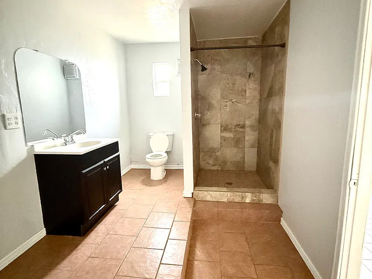 506 S Madison St — Photo 15