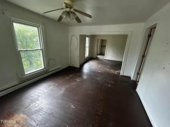 629 Meadow St NE, Coeburn, VA 24230