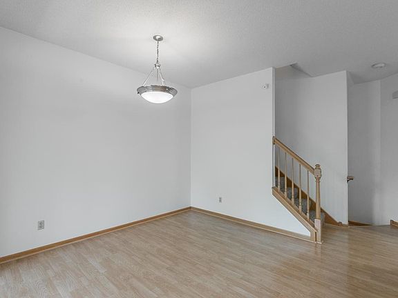 4th image of 547 Woodduck Dr
