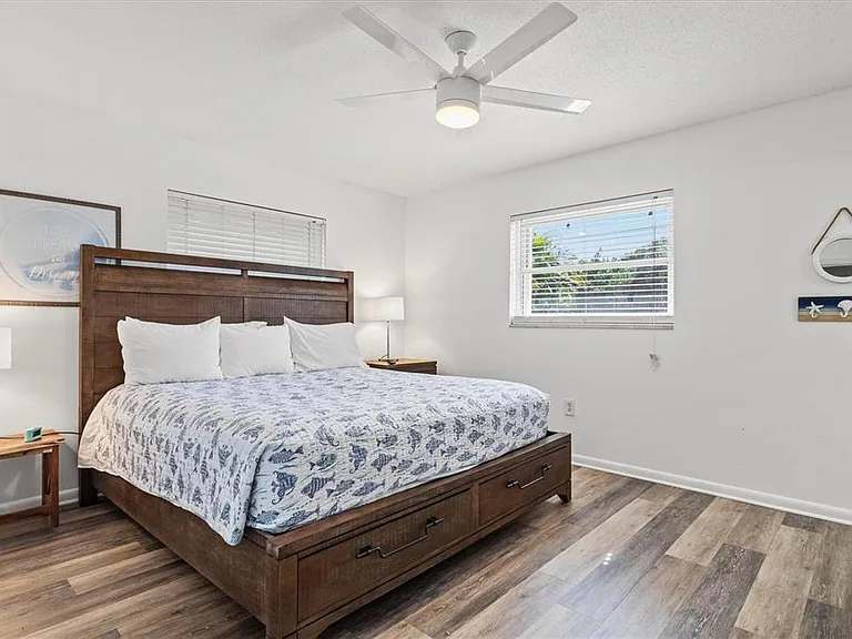 2572 Jefferson Cir — Photo 21