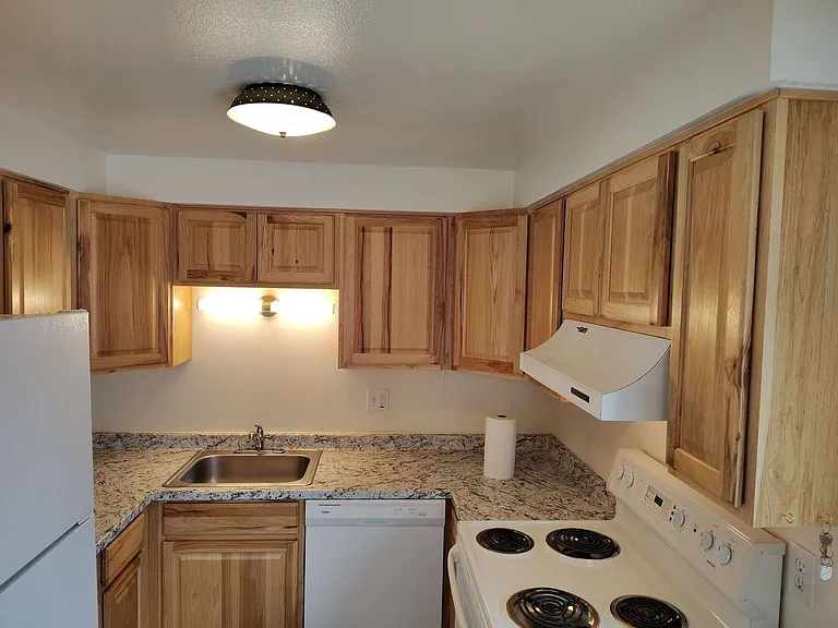 885 NE Sunset St #11 — Photo 12