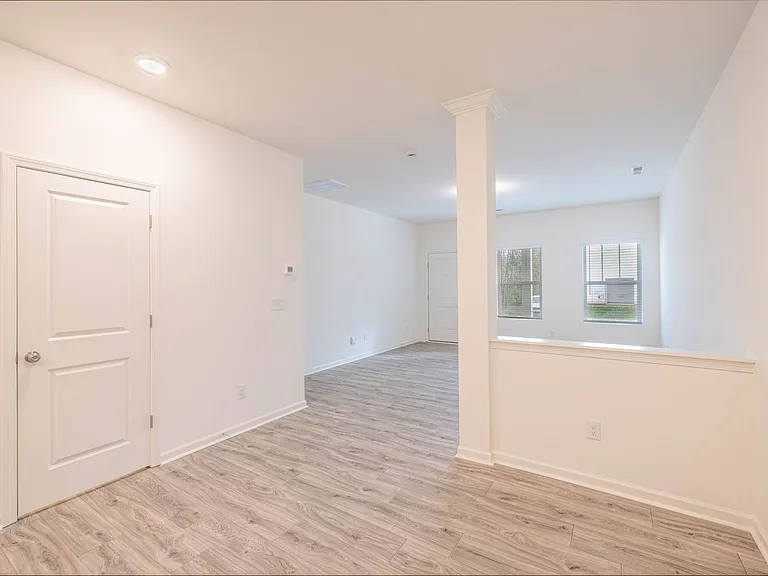 465 Kinnerton Pl — Photo 9