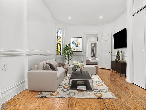 5th image of 307 E 18th St APT 5