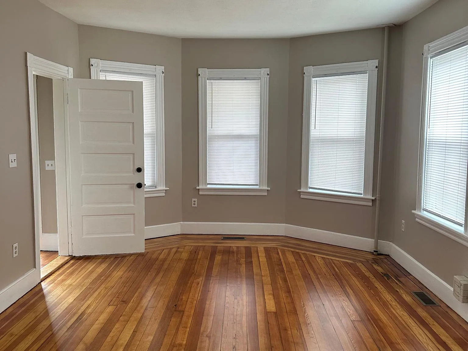 3 bed, $2,100 — Photo 2