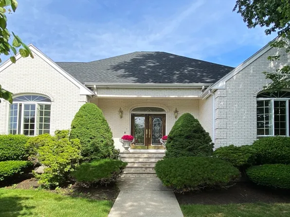 5 Concord Rd, Stoneham, MA 02180