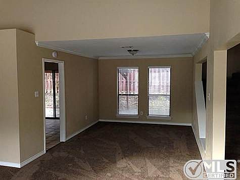 3rd image of 839 Woodridge Dr