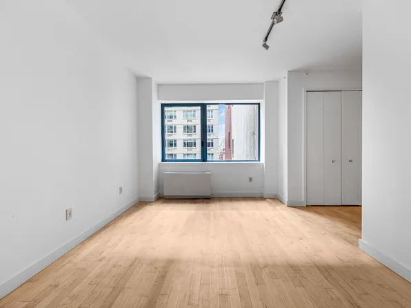330 East 57th Street image 4 of 12