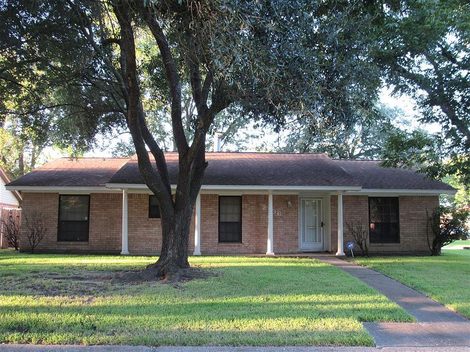1st image of 2106 Buchanan Dr