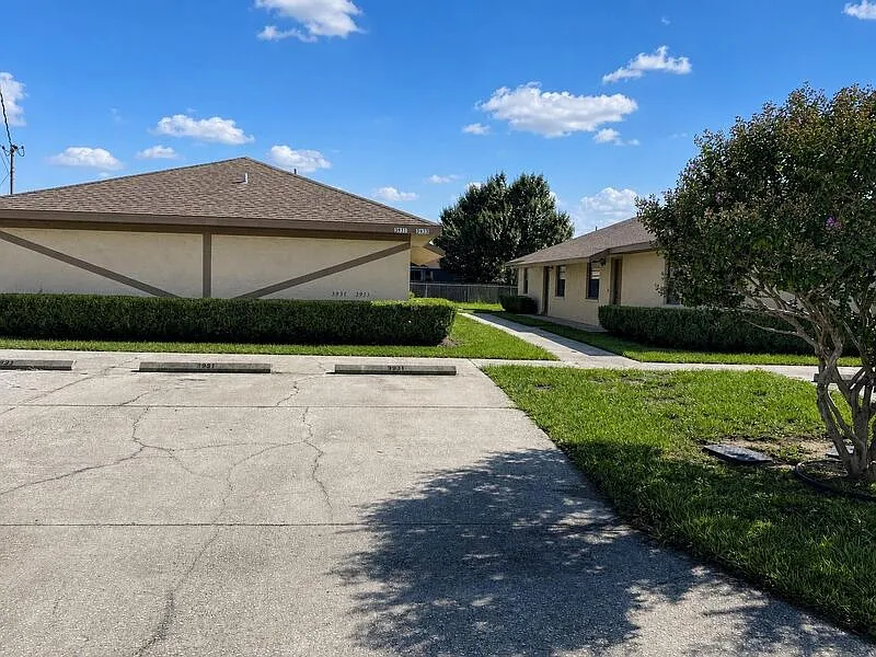 2 bed, 1.5 bath, $1,295 — Photo 3