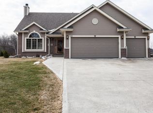 W1059 Hunter Ln, Ixonia, WI 53036