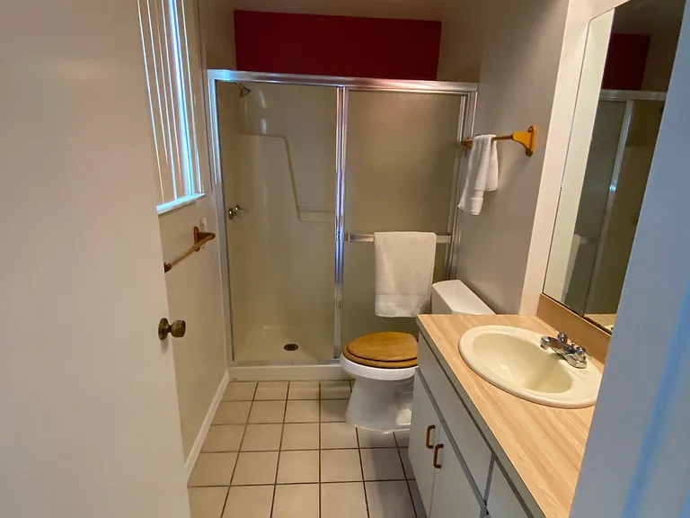 109 Cypress Dr E — Photo 4