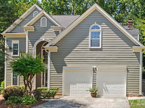 6443 High Creek Ct, Charlotte, NC 28277