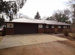 445 N Main St, Iola, WI 54945