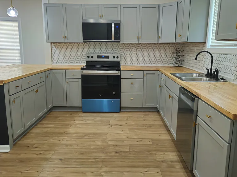 3040 Agnes Ave — Photo 5