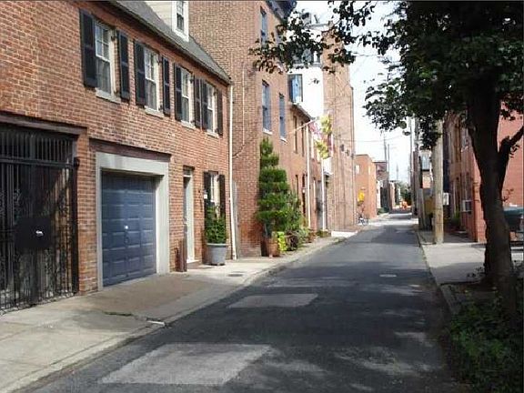 Exterior Neighborhood (street photo)