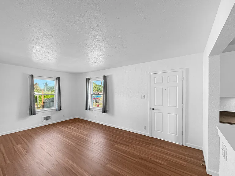 1725 S 35th St — Photo 9
