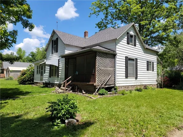 111 S Wall St, Leeton, MO 64761