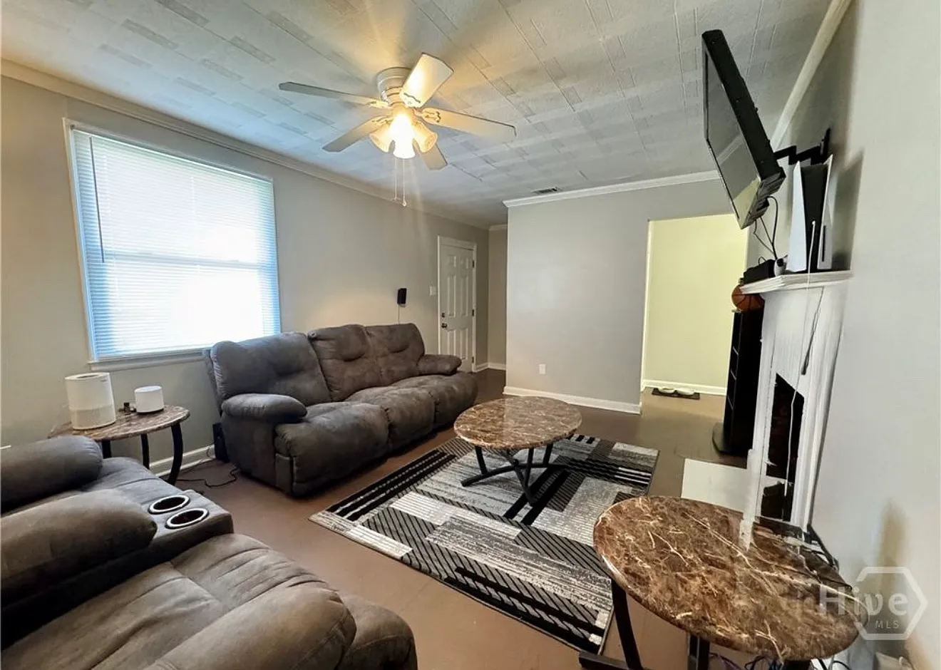 4 bed, 1400 sqft, $2,000 — Photo 3