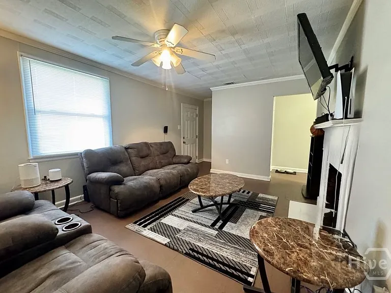 206 Turnberry St — Photo 3