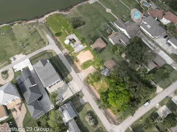 2588 Cliff Dr, San Leon, TX 77539