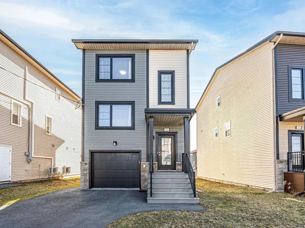105 Titanium Cres, Halifax, NS B3P 0J3