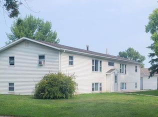 822 20th St NW #3, East Grand Forks, MN 56721