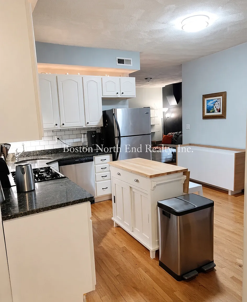 2 bed, 1.5 bath, 900 sqft, $3,800 — Photo 2