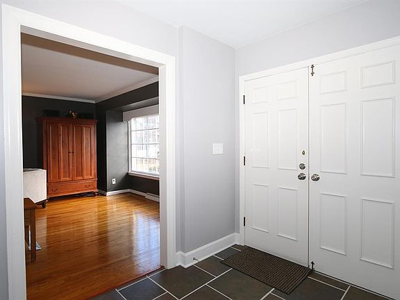 3rd image of 372 Brocdorf Dr