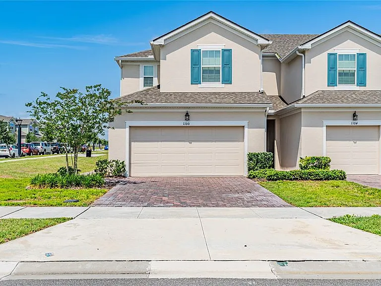 1100 Lakeshore Breeze Pl — Photo 1