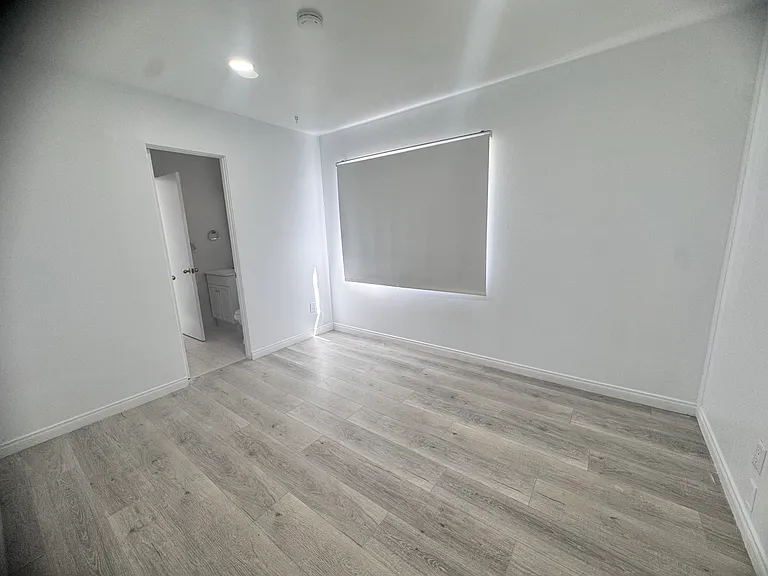 17965 Cantara St — Photo 10