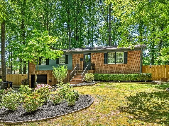 3rd image of 402 Kyle Rd
