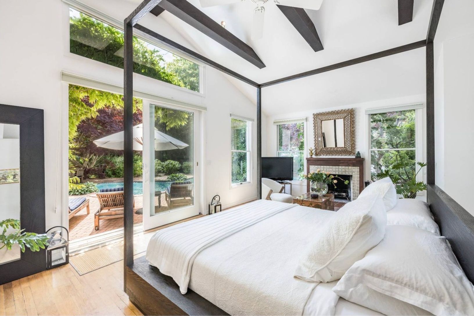  master bedroom with king bed, opens to pool area