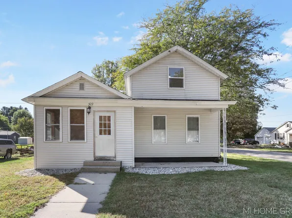 309 N Maple St, Fennville, MI 49408