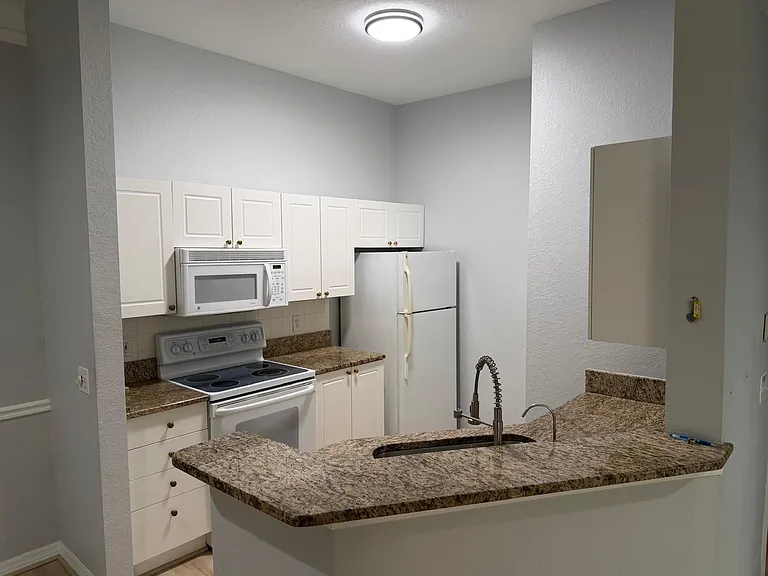 5180 Northridge Rd #301 — Photo 10