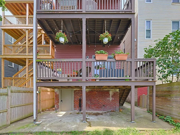 498 Sumner St #1 — Photo 24