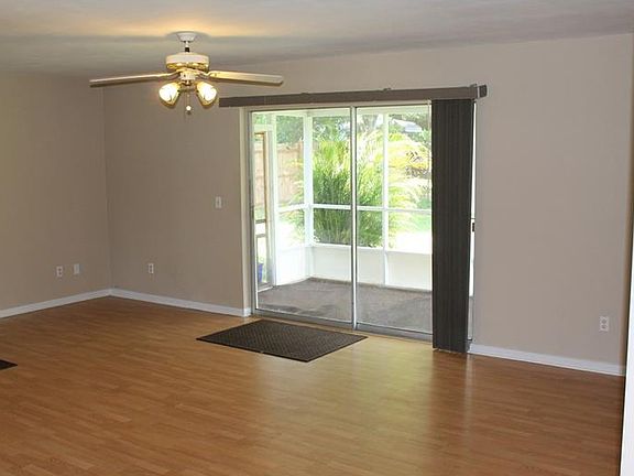 5th image of 639 Oleander Dr SE