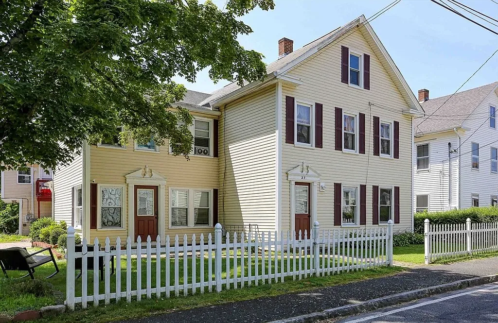 4 bed, $2,300 — Photo 1