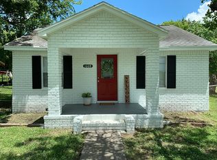 1608 N Avenue F, Freeport, TX 77541