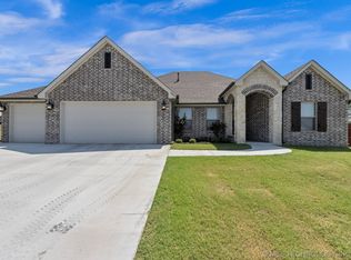2540 S Piguet Ln, Claremore, OK 74019