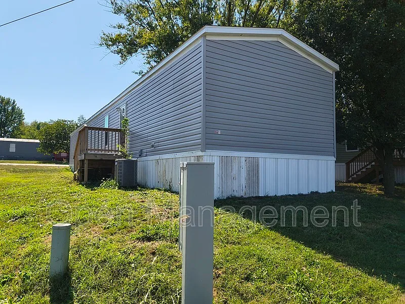 3 bed, 2.0 bath, 1216 sqft, $1,135 — Photo 4
