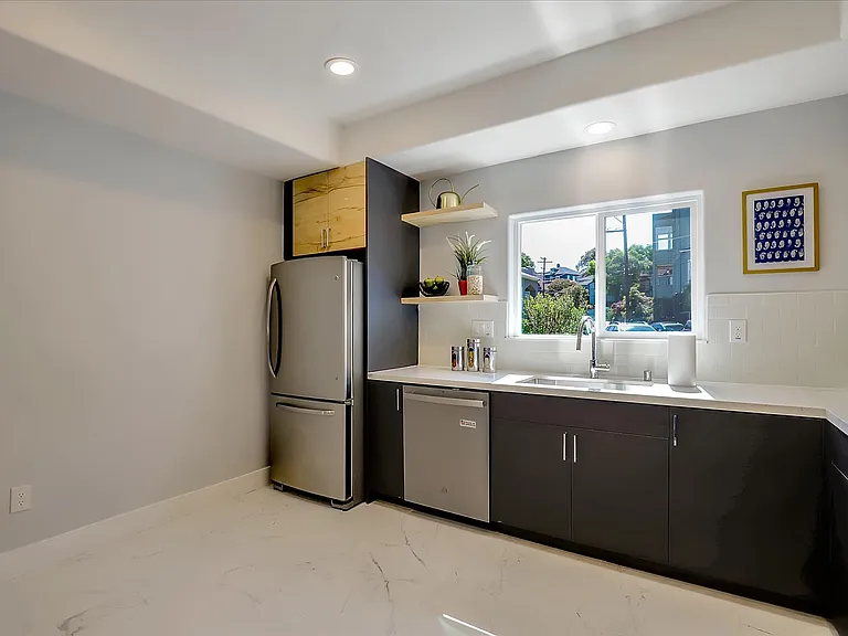 914 Everett Ave — Photo 8
