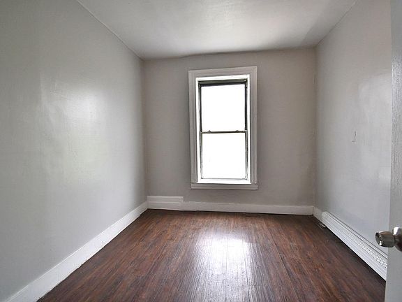 5th image of 1046 Grant Ave
