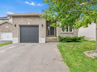 995 Swanfield St #1, Kingston, ON K7M 0A6