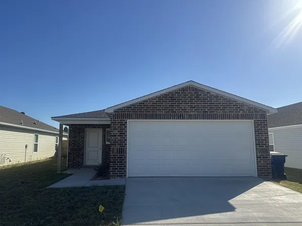 110 Lucy Ln, Maumelle, AR 72113