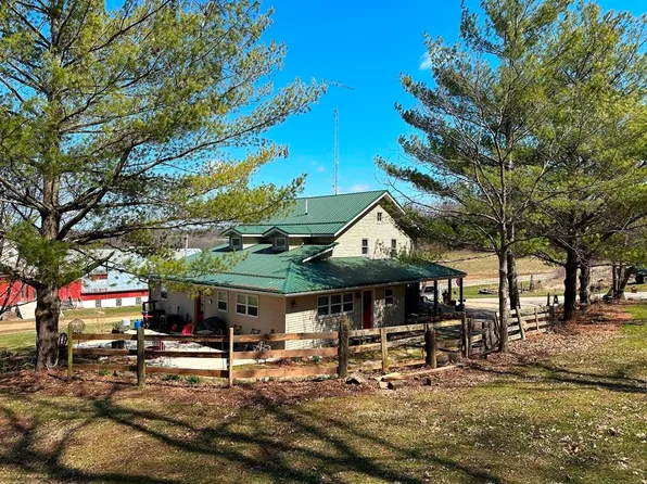5555 Farmers Ridge Rd, Highland, WI 53543
