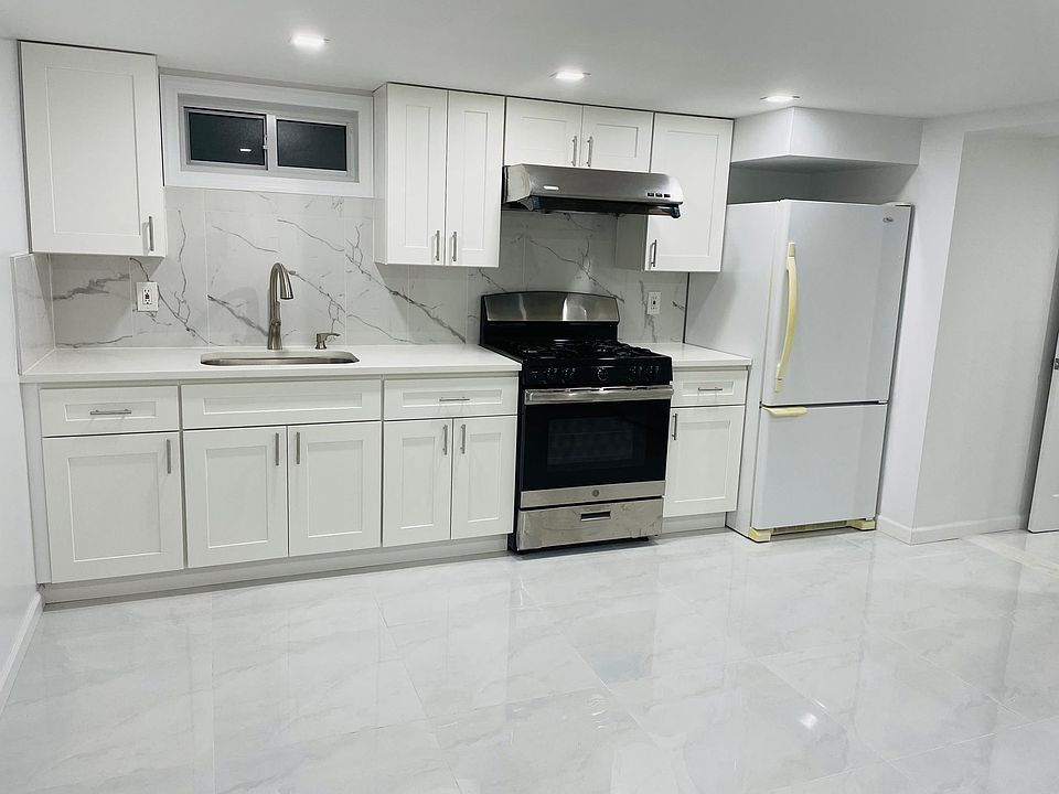 1st image of 50 199th St #1