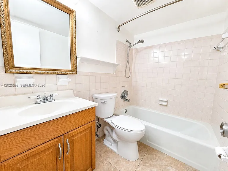 1125 NE 16th Pl #211 — Photo 6