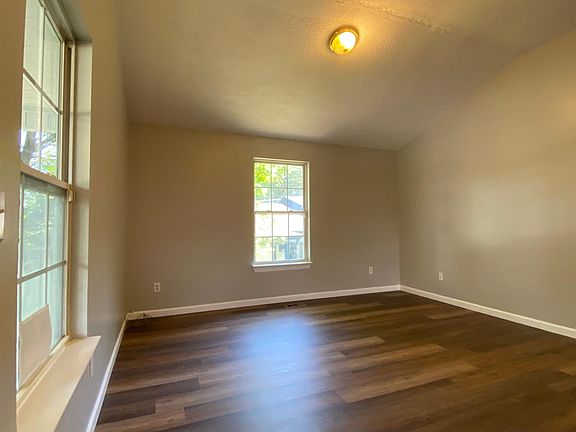 3rd image of 892 Arlington Ave