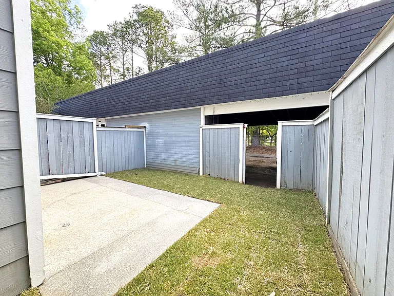 5900 Grelot Rd #504 — Photo 32