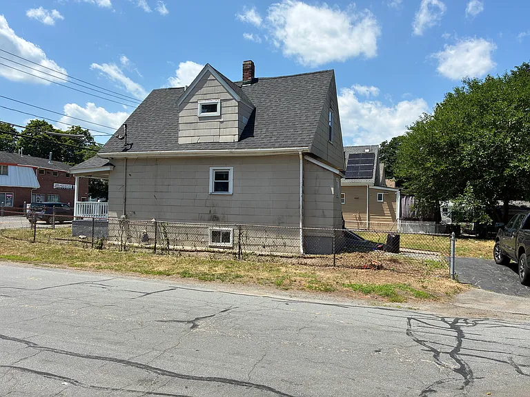 296 Park St — Photo 6